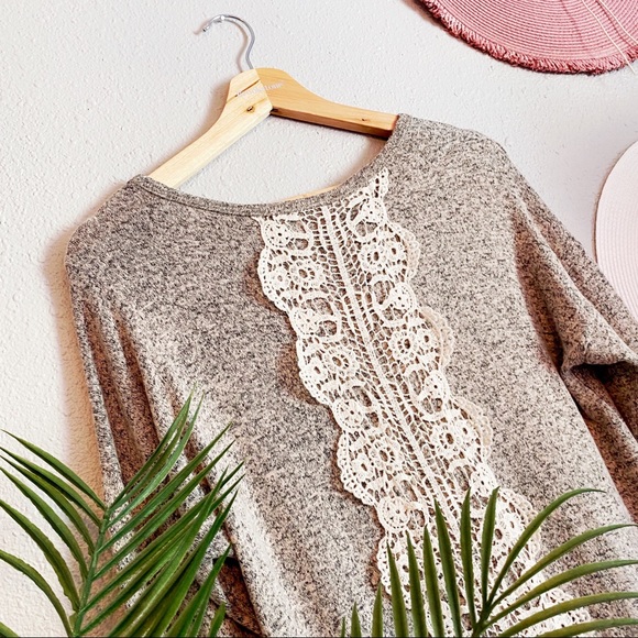 “𝙲𝚞𝚝𝚎𝚕𝚢 𝙲𝚛𝚘𝚌𝚑𝚎𝚝“ comfy top. - Picture 3 of 8